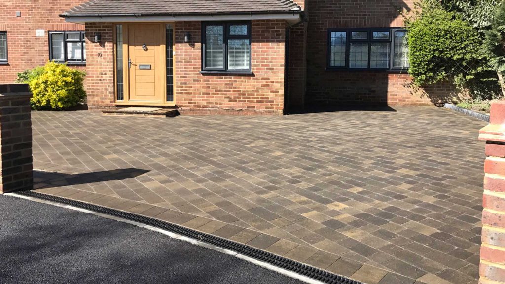 63f642dbfa60b44e0f7db2a8_6061a5a3b4f92e09b159d5e6_hardy-driveways